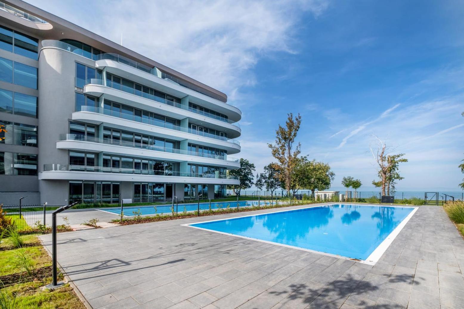Myflat Wave Luxury 44 Suite Siofok Exterior photo